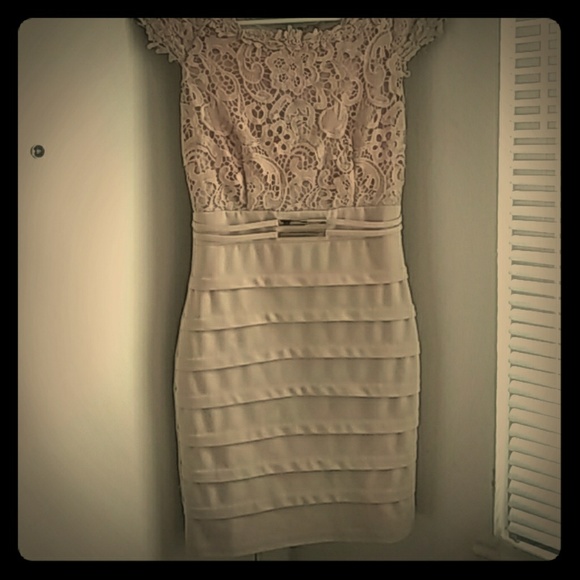 A dress - Picture 1 of 1